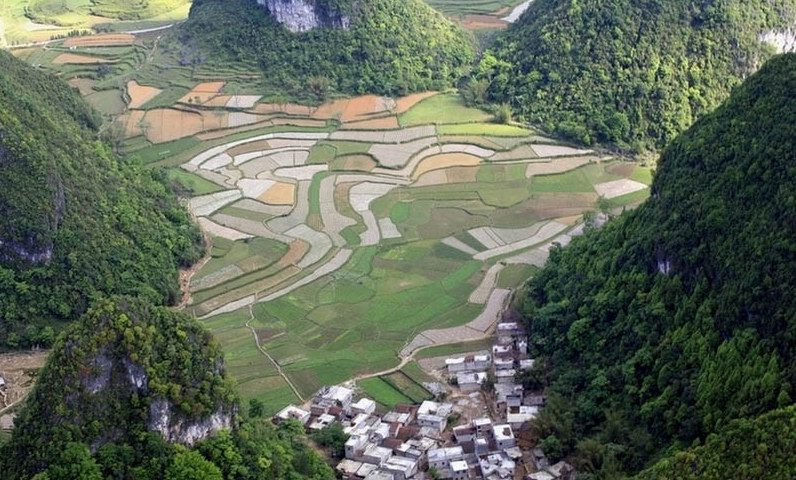 小山村 摄影 吉丙君