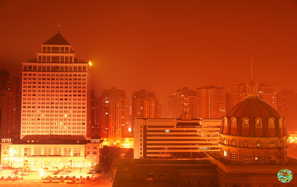 望出楼外的夜景 摄影 勤奋者