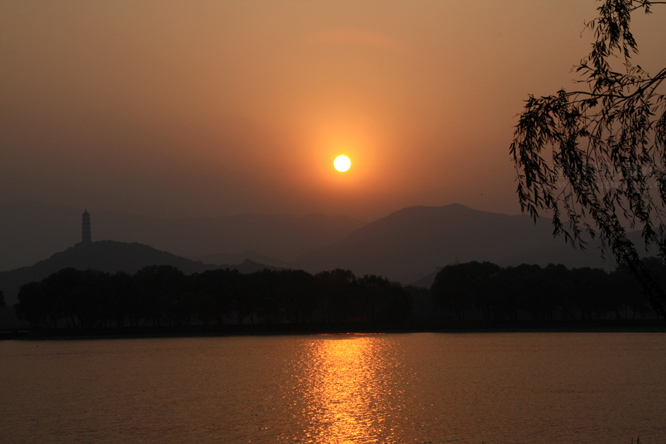 颐园夕下 摄影 想飞的梅花