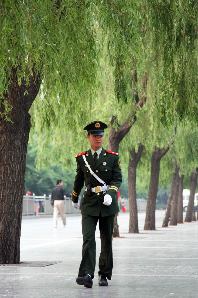 天安门广场的战士 摄影 夏尔