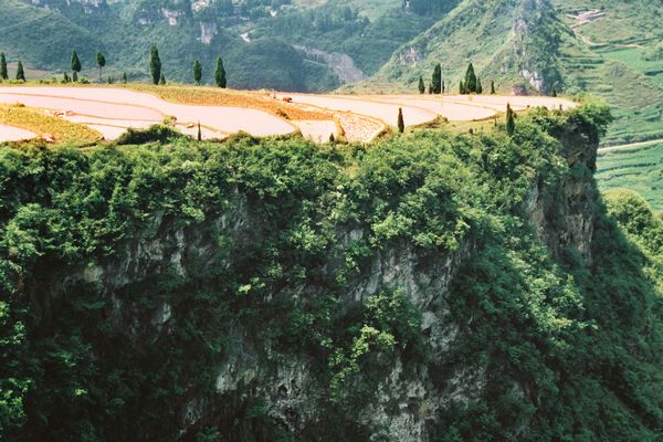 崖上的梯田 摄影 天方地圆