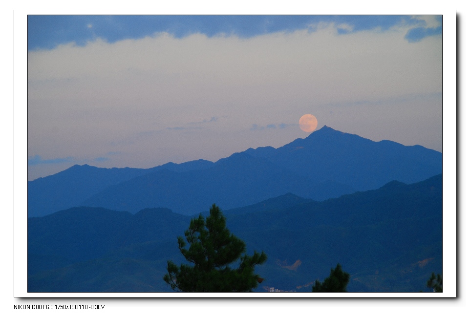 桂月登上武夷山 摄影 武夷山泉