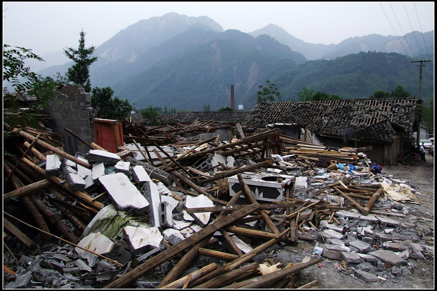 龙门山上的小村庄-四川大地震31 摄影 扛啤酒的蚂蚁