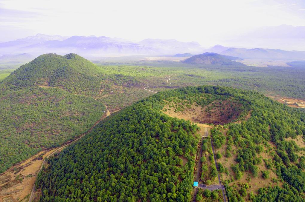 再传一张鸟瞰火山图 摄影 吴大叔