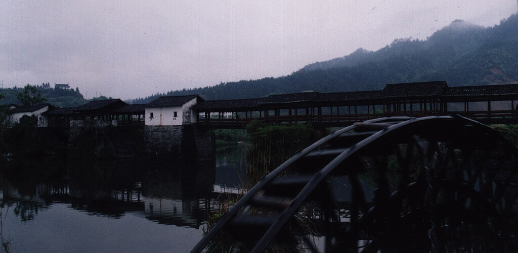 婺源印象之——彩虹桥的清晨 摄影 简爱2008