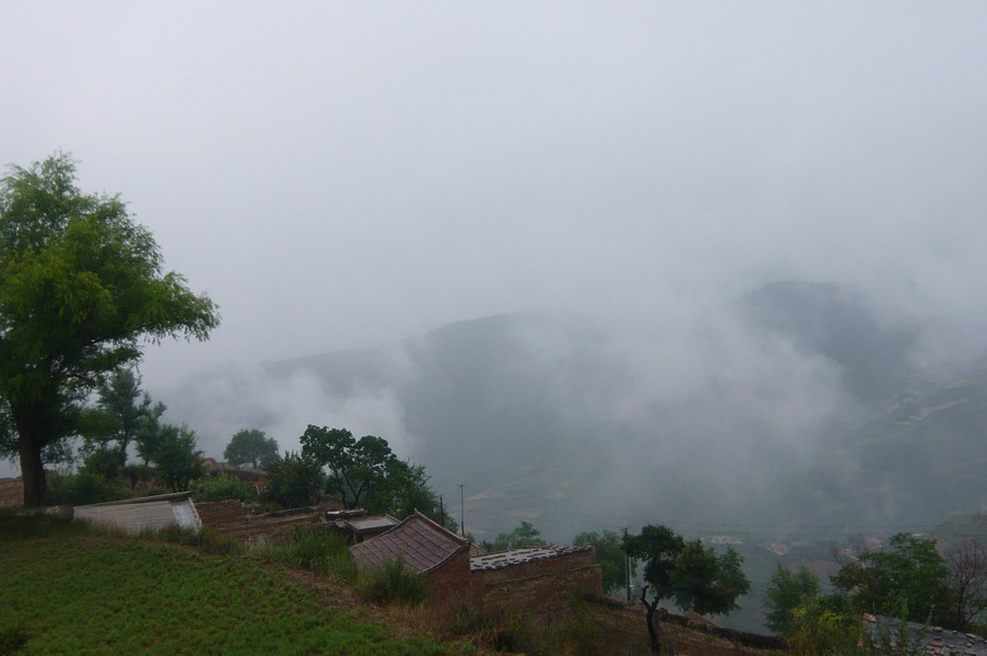 雨中关山 摄影 柳员外