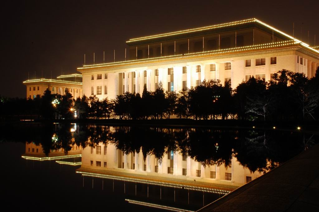 夜观人民大会堂 摄影 余风