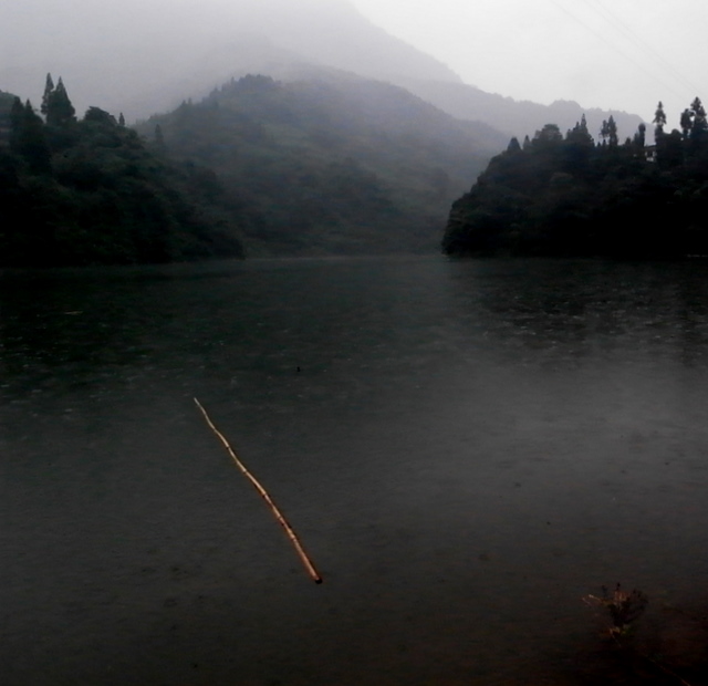 下雨中的湖 摄影 igoon