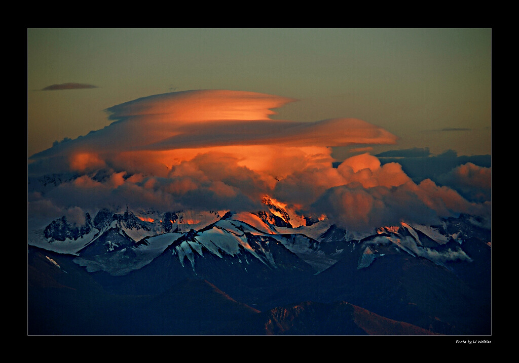 夕照天山 摄影 Carlylee