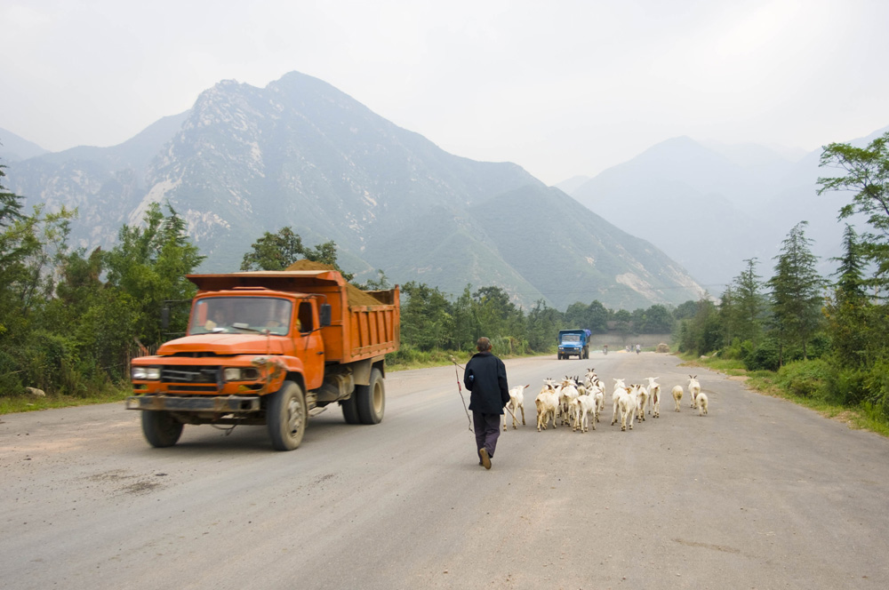 山村公路 摄影 王柏杉