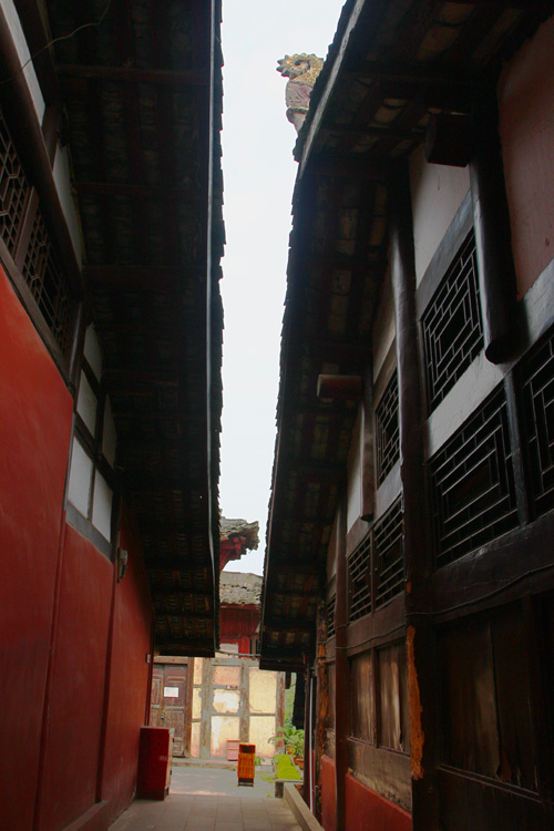 观音故里  广德寺6 摄影 红衣服