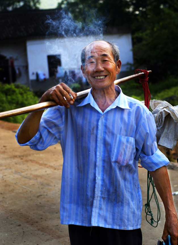 赶场归来喜上心 摄影 龙池山水