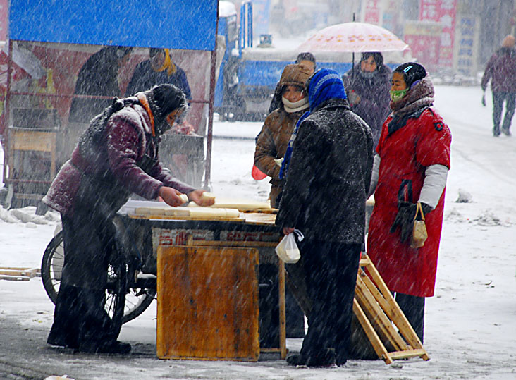 风雪早市 摄影 傍水驿