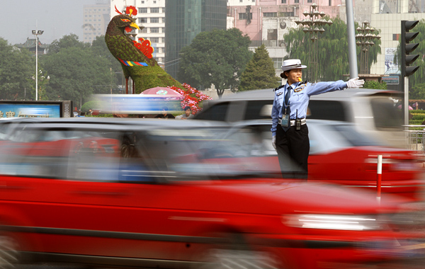 呼啸中的“警花” 摄影 mujie_lin