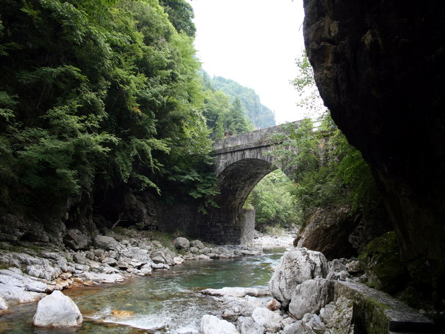 溪流和古桥－神农架风光 摄影 清水鱼