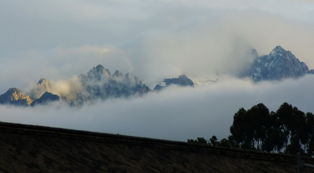 远望玉龙雪山 摄影 诸葛666