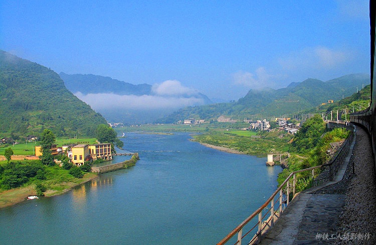 [渝怀铁路风景]车过漾头站 摄影 柳铁工人