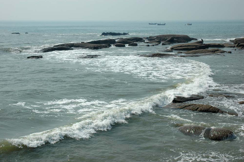 海之韵 . 海浪泛礁 摄影 瞬间世界