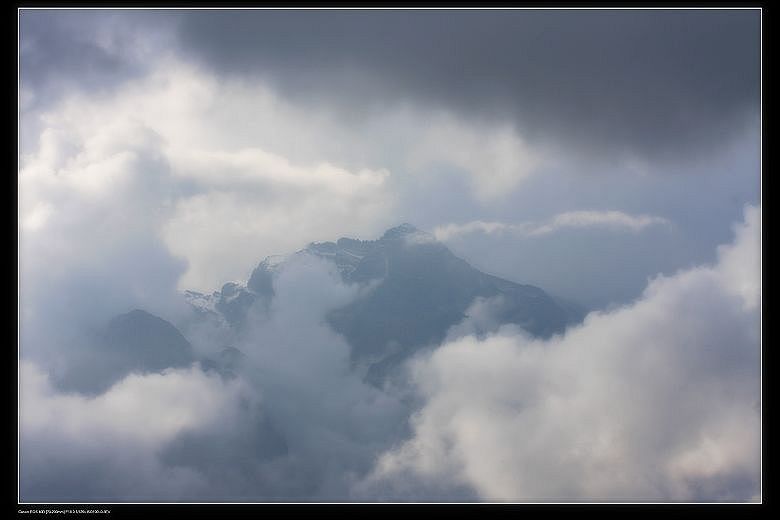 偶尔露峥嵘的玉龙雪峰 摄影 雍正王朝