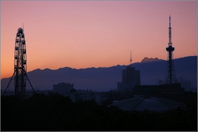 红山晨曦 摄影 亚庆