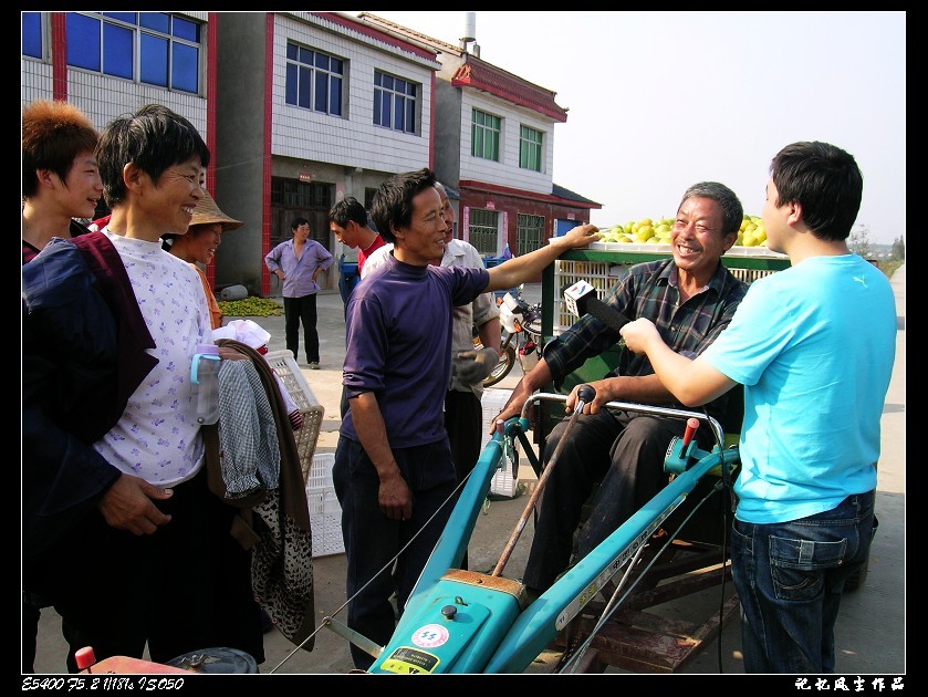 记者来采访我们了！ 摄影 记忆风尘