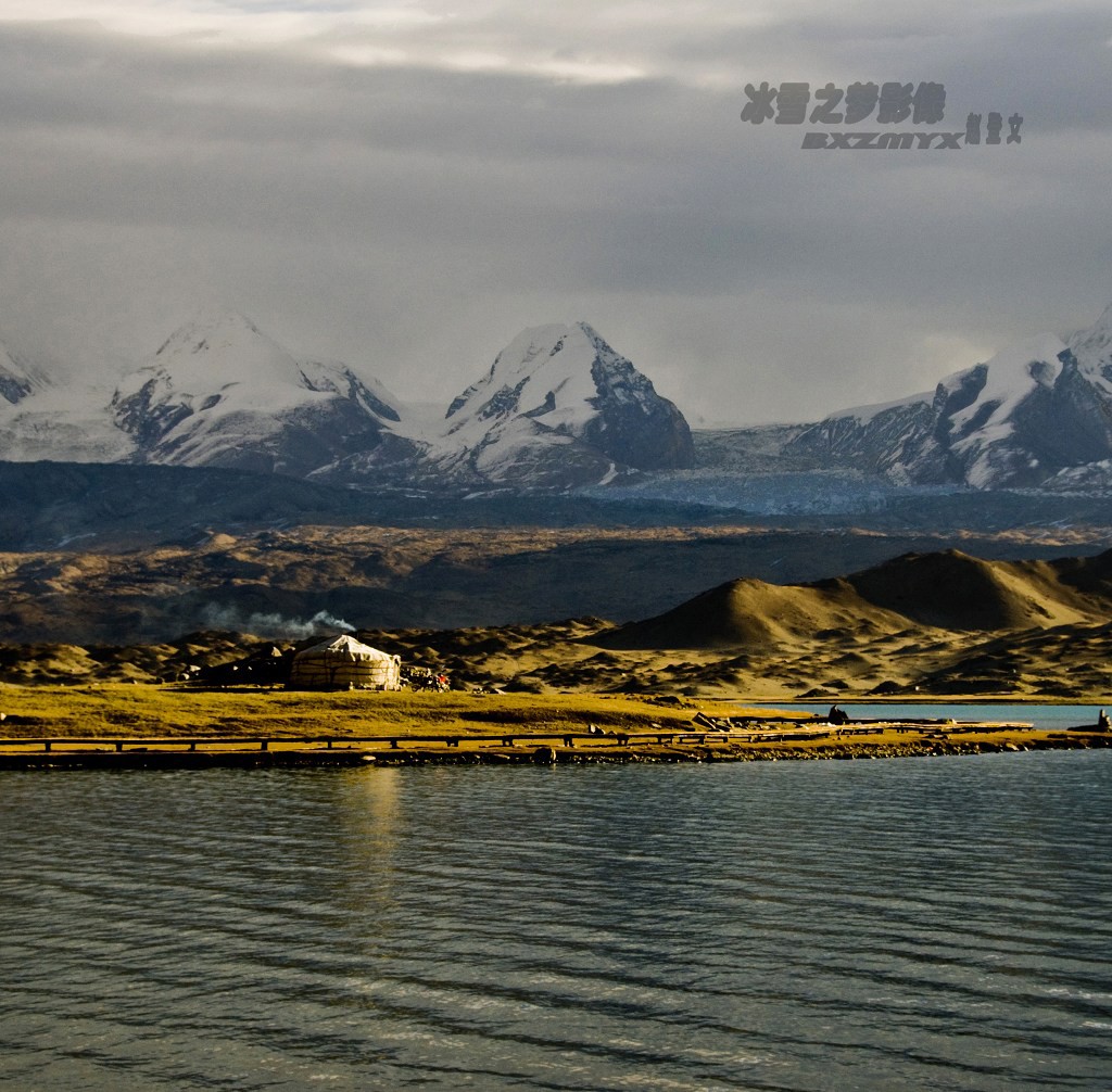 圣水湖旁 摄影 冰雪之梦