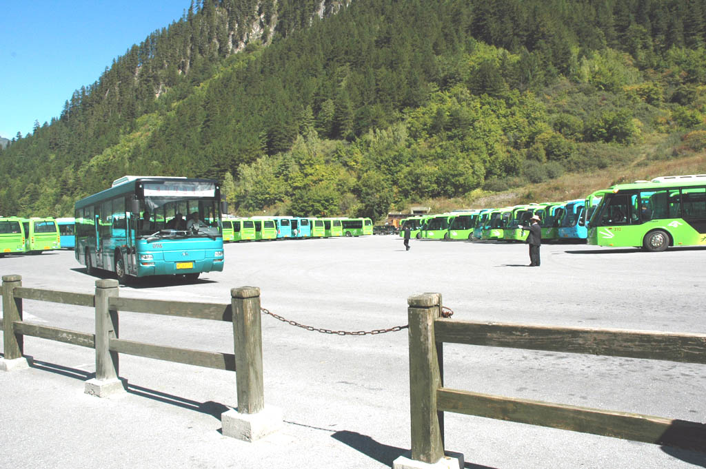 黄龙之旅...停车场 摄影 深山的绿叶