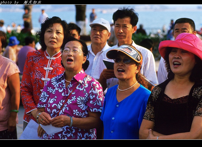 街头合唱团 摄影 渐天如水