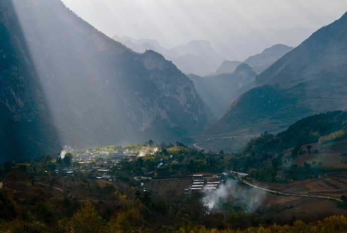 大山里的村寨 摄影 红色经典