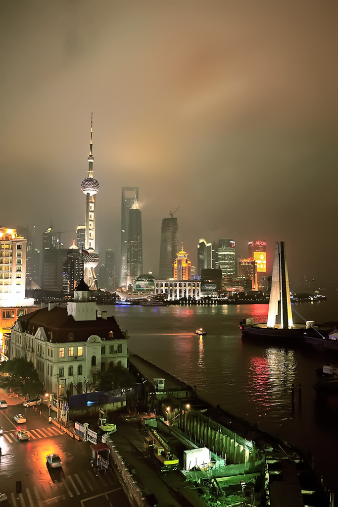 《烟雨外滩夜景》（2） 摄影 上帝之光