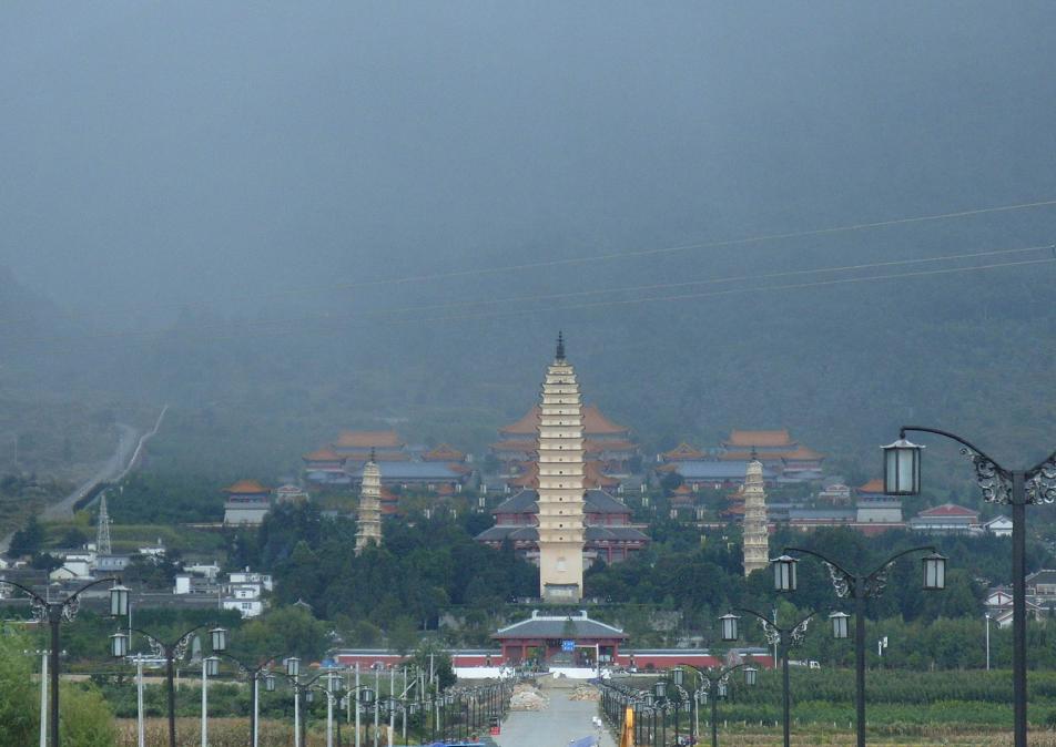 雨中的大理三塔和崇圣寺 摄影 阿戈