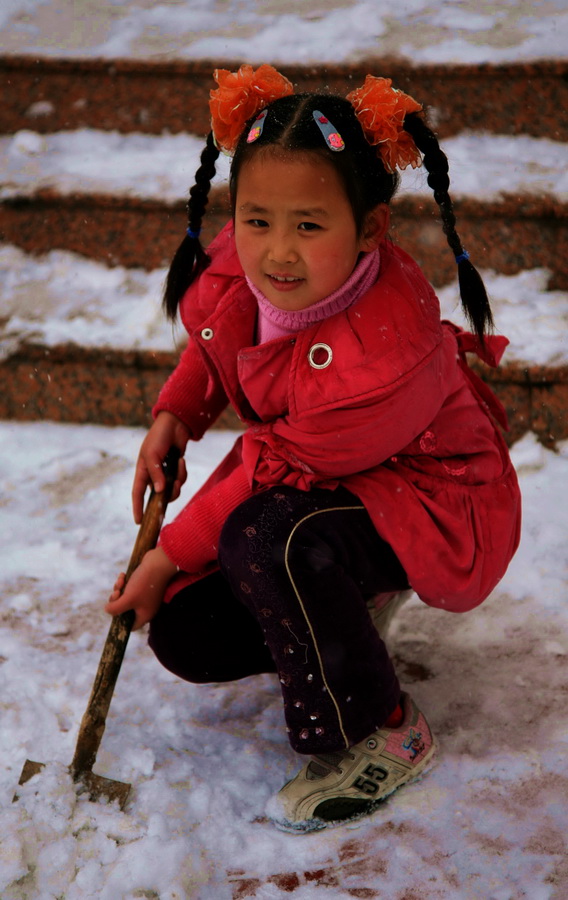 玩雪的女孩 摄影 第一场雪