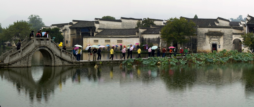 《雨中宏村》 摄影 影影其