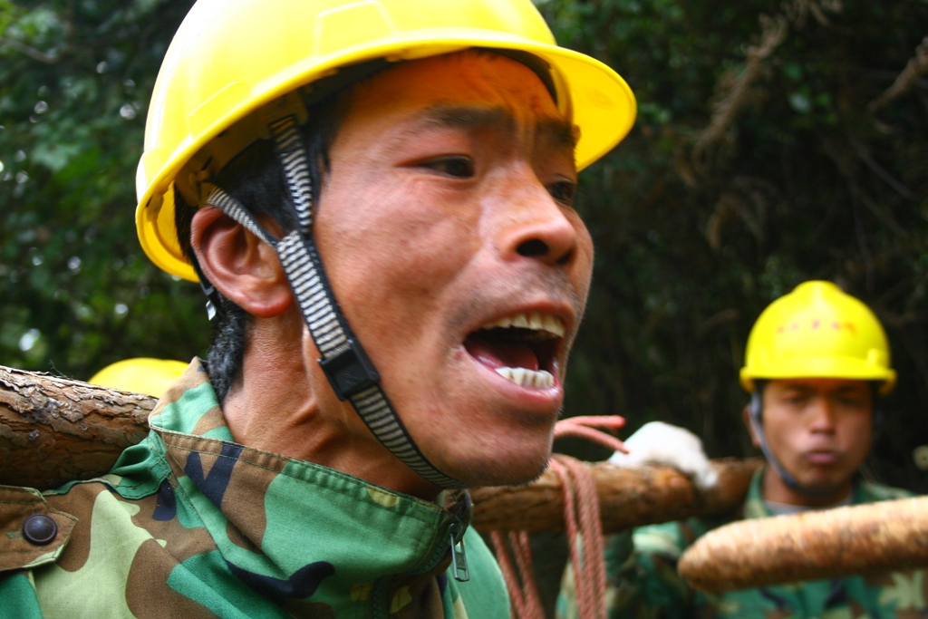 抗冰保电抬电杆 摄影 长风万里行