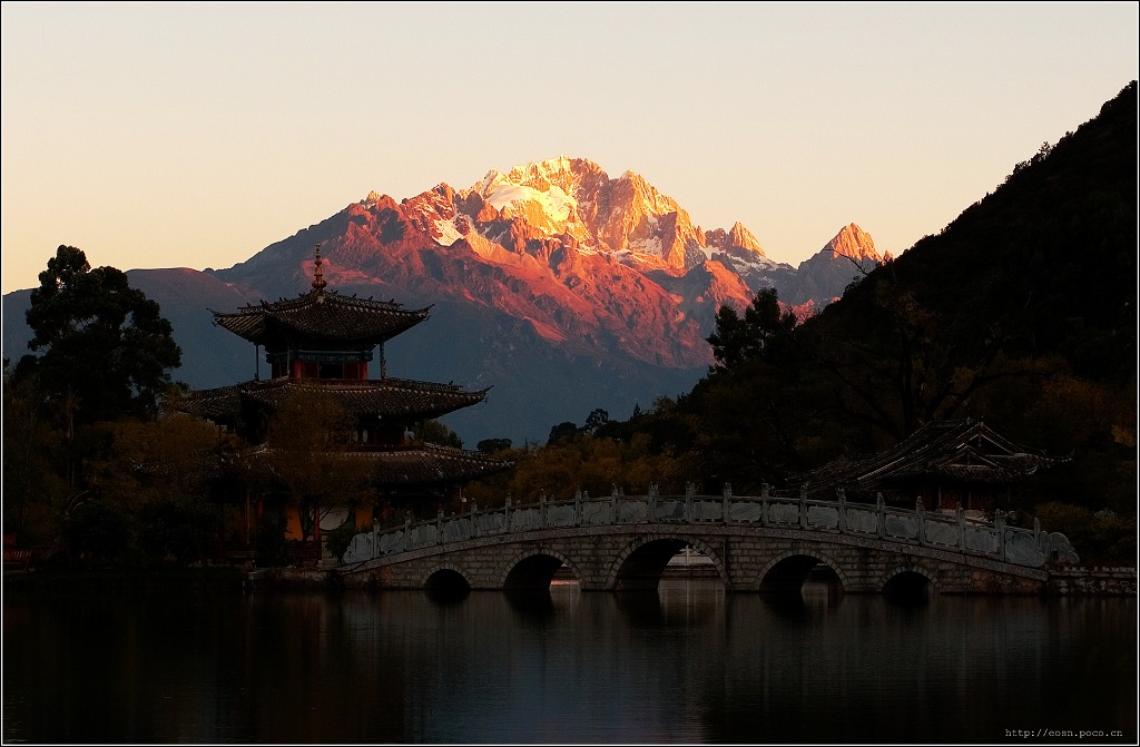 日照金山 摄影 五色鸟