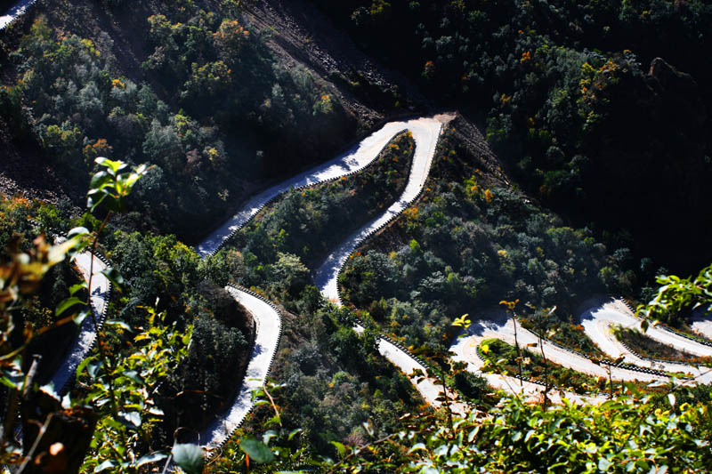 东指壶景色－险峻的盘山路 摄影 qxs