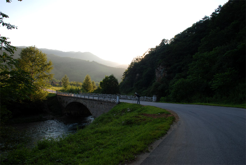 通往山村的路——9 摄影 独上江楼望月