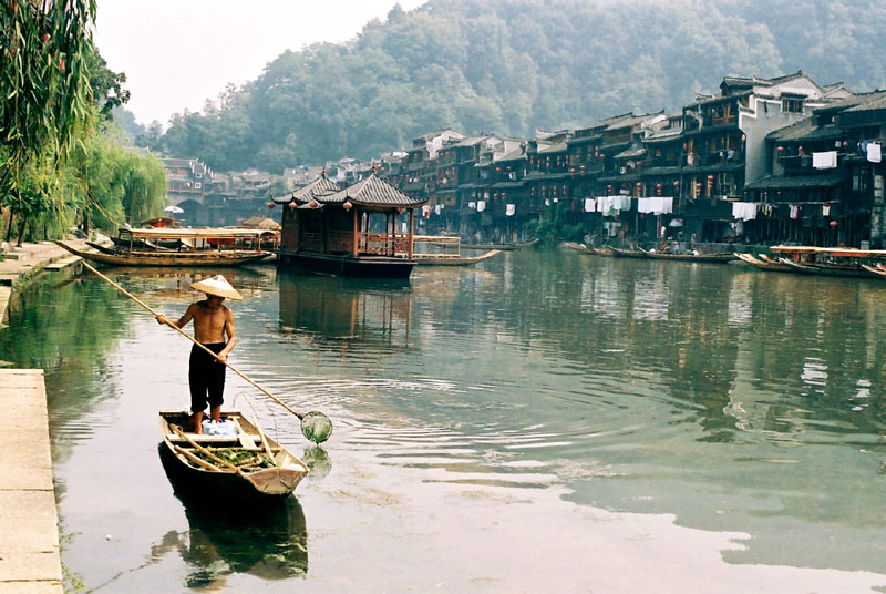 沱江上的清道夫 摄影 建智