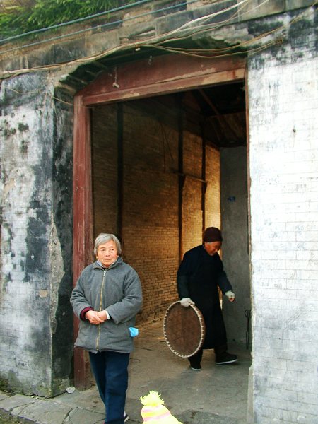 老街上的老宅与老人 摄影 清风古韵