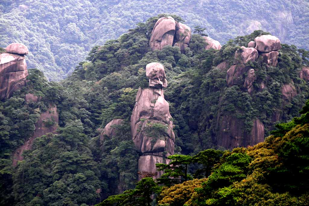 三青山石人。 摄影 子城