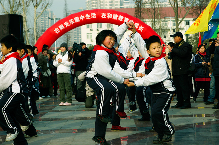 仪式中的孩子们 摄影 艺洋