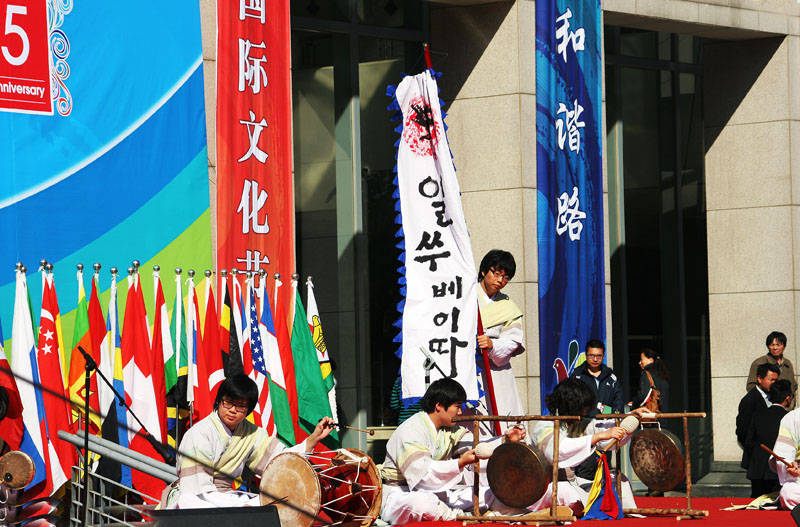 韩国学生打击乐表演 摄影 寒梅傲雪