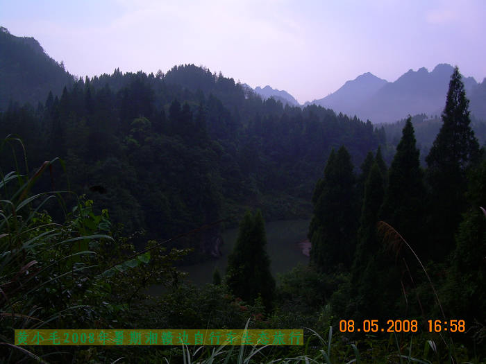 夜幕临山 摄影 水山小子