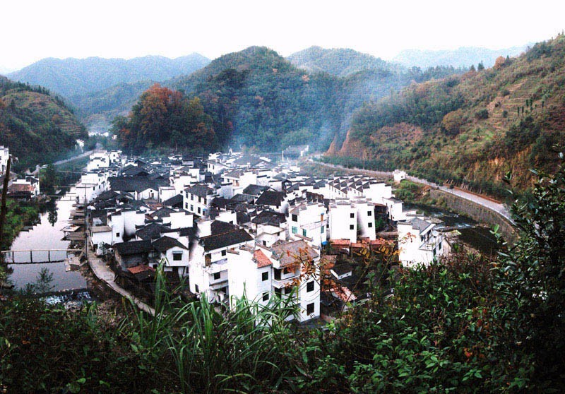 水环山绕--菊径村 摄影 荒木