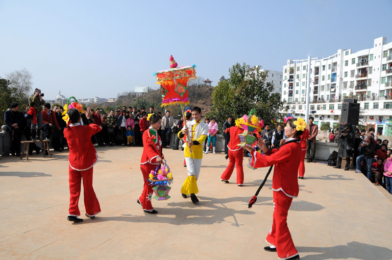 农民灯队贺新春 摄影 时颖