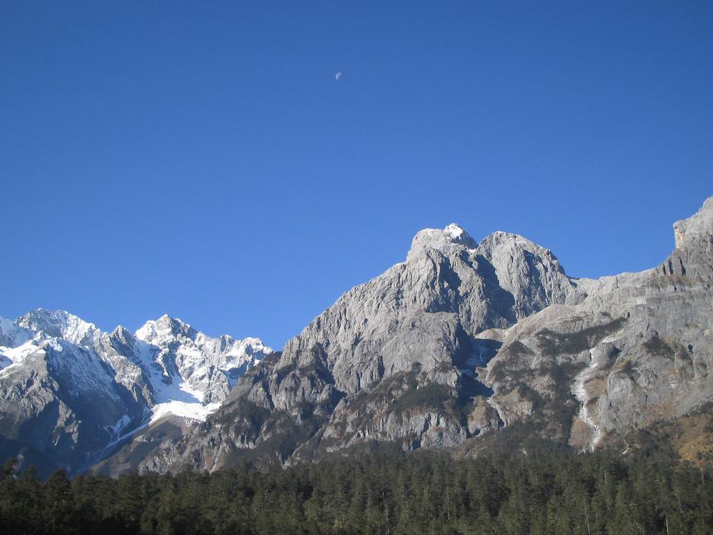 (雪山 蓝月）永世的约 摄影 高积云