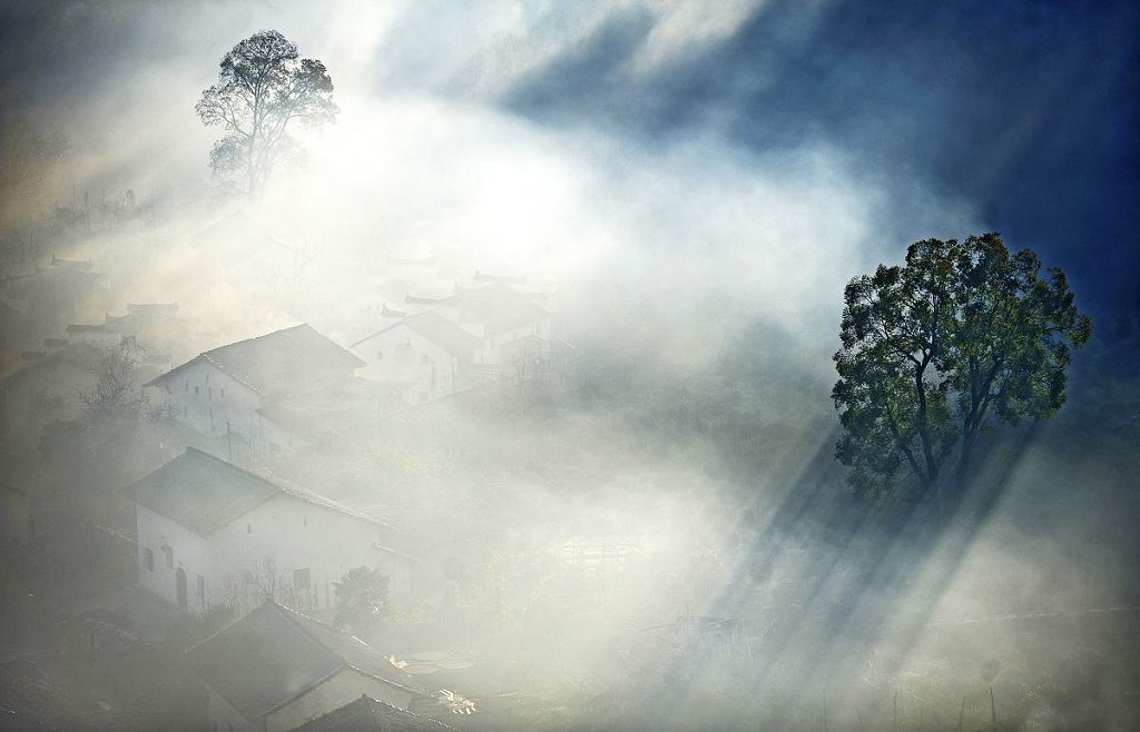 雾漫山村 摄影 自然人