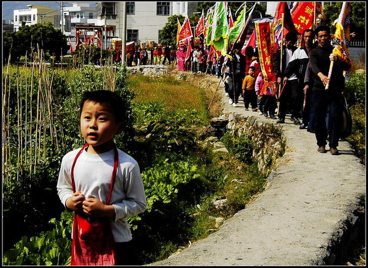 走在队伍前面的小孩 摄影 cgh2008