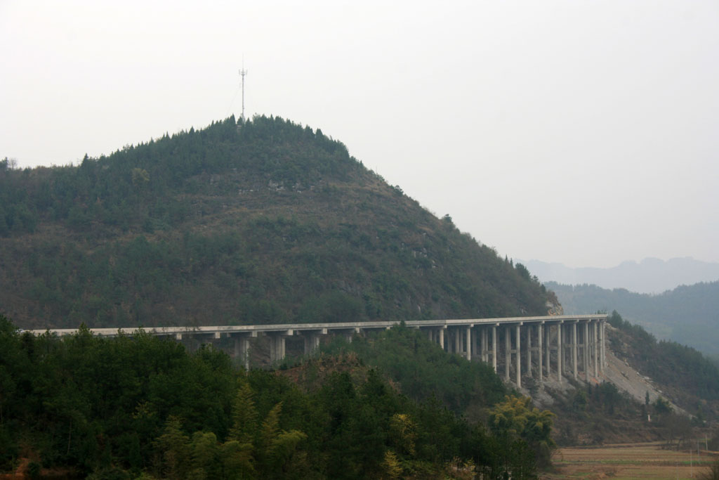 山区高速路 摄影 祺荫覃