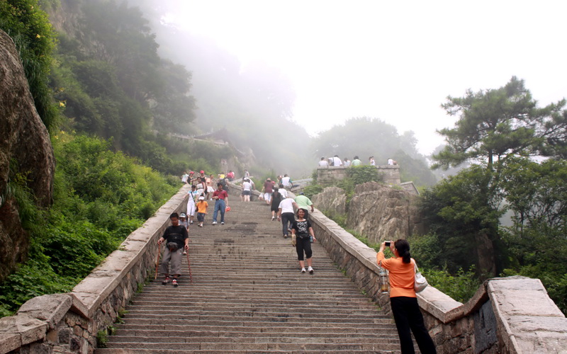 泰山行《慢慢十八盘》 摄影 秀水青山